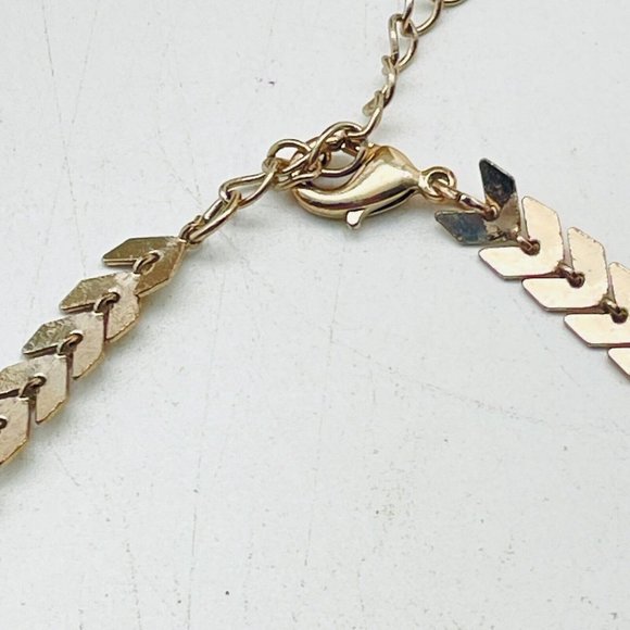 American Eagle Signed Arrow Necklace Gold Tone Teen Tween Classic Career Cosplay - Picture 4 of 7
